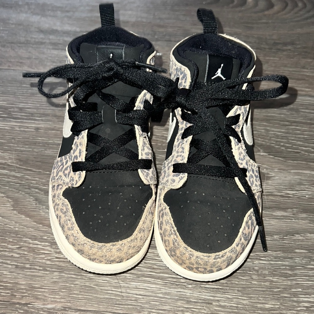 Toddler girl Jordan mid Nike shoes 9c